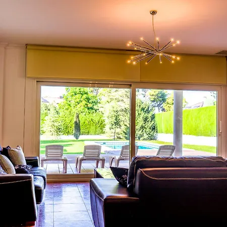 Con Piscina, Jardin Y Aire Acondicionado En La Eliana-l'eliana Villa *