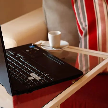 Luminoso. Comodo. Acogedor. Wifi. Junto A Ave Διαμέρισμα *