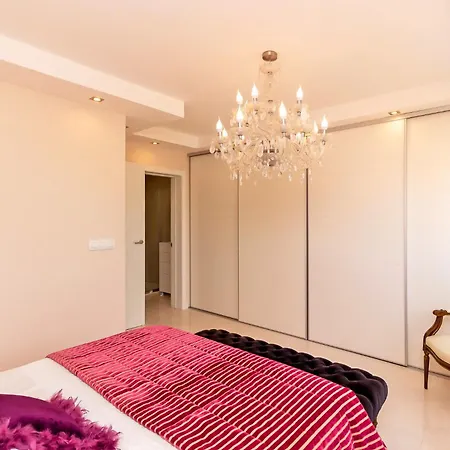 Appartement The White Apartment: Luxury, And Design
