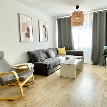 Spacious, Sunny Flat By Of Arts & Sciences *