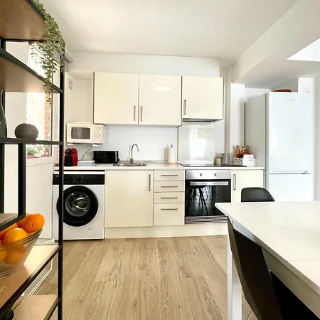 شقة Spacious, Sunny Flat By Of Arts & Sciences *