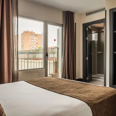 Medium Hotel
