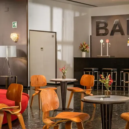 瓦伦西亚媒介酒店 瓦伦西亚