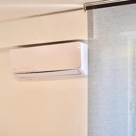 Spacious, Sunny Flat By Of Arts & Sciences