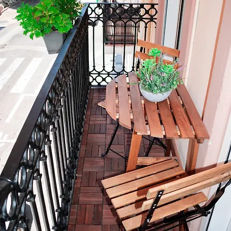 Cosy With Balcony Between & Center 6p Apartment *