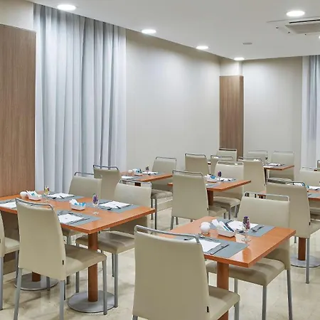 Nh Ciencias Hotel 3*