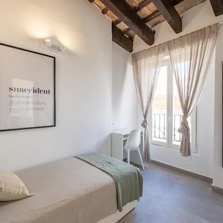 Residencia Universitaria Trinitarios דירה