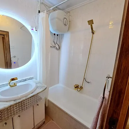 3 Bedroom Flat With Wifi شقة