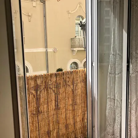 Private Single In Ruzafa, Ladies Only, Non Smoker Homestay *