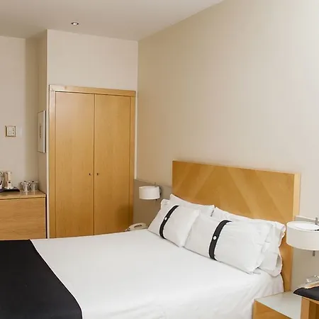 מלון Alameda Plaza 4*