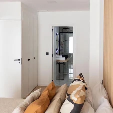 Vlc Host - Leones Apartment *