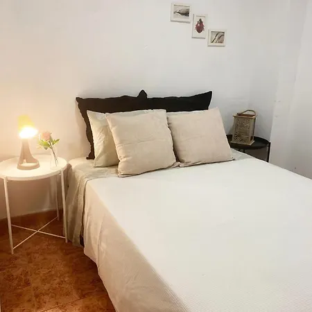 In Spacious Flat In Apartman