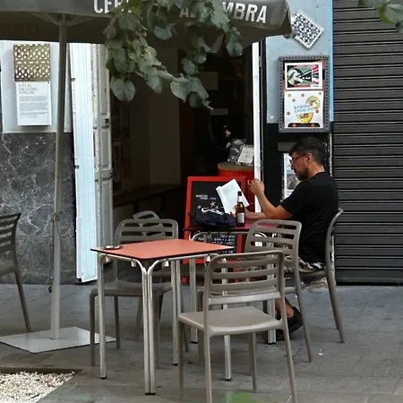 - Piso En Corazon De Ruzafa منزل للإقامة *