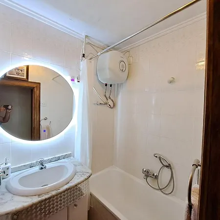 3 Bedroom Flat With Wifi شقة *