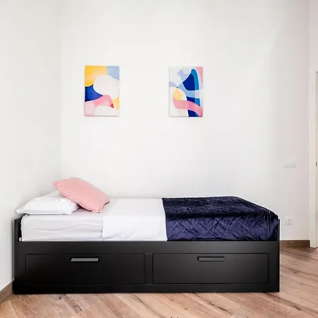 公寓 Well Lit And Creatively Designed *