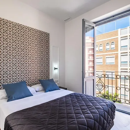 Well Lit And Creatively Designed Appartement *