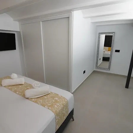 Suites Puerto Valencia By Bet Apartments *