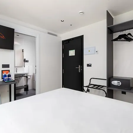 Az Hqtel Arena Hotell