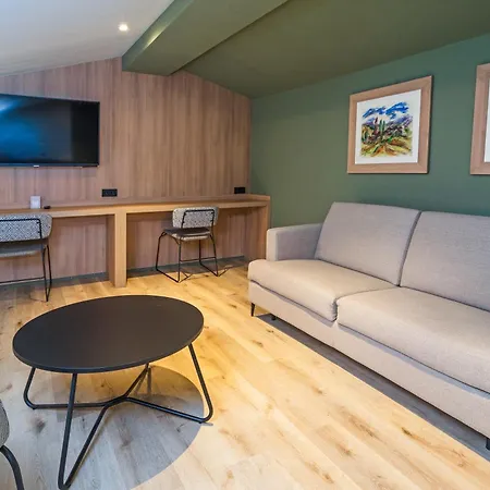 Dwo Hotel 4*