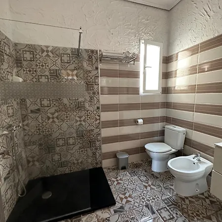 Flats Puente Ademuz De 3 شقة *