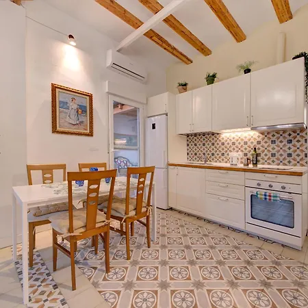 Апартаменты With Pool By The Beach