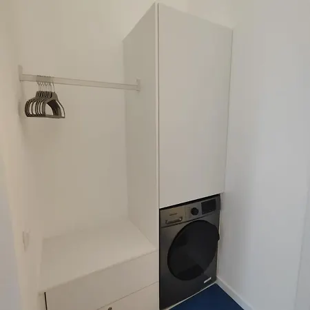 Carisan1 - 6 Min To Beach, Modern, Bright Apartament *