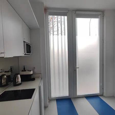 Carisan1 - 6 Min To Beach, Modern, Bright *