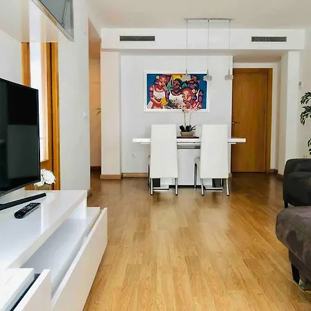 Great Close To Center Apartment