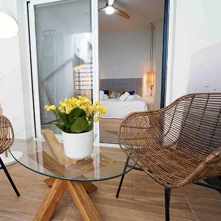 アパート Chic Avec Terrasse, Lumineux Et Calme 2 *