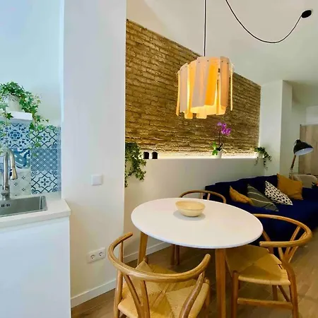 아파트 Chic Avec Terrasse, Lumineux Et Calme 2 *