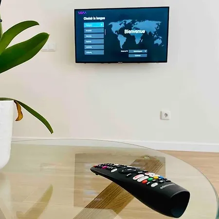 Chic Avec Terrasse, Lumineux Et Calme 1 Apartamento