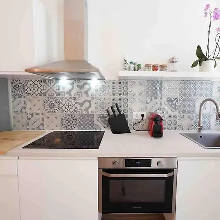 Chic Avec Terrasse, Lumineux Et Calme 1 Apartamento