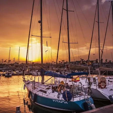 Sailing District - Barco Para 5 En La Marina Norte *