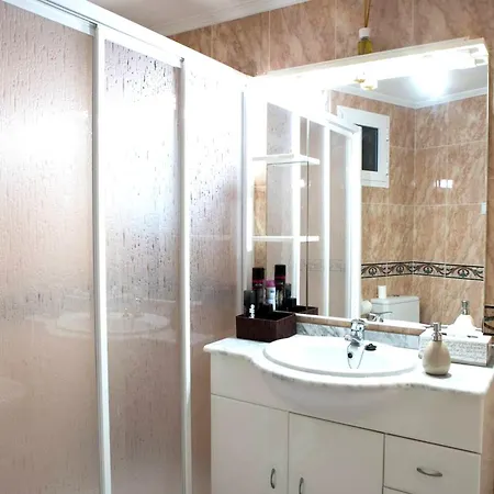 Apartamento 3 Bedrooms With Wifi At 5 Km Away From The *