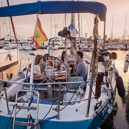 Botel Sailing District - Barco Para 5 En La Marina Norte Valencia