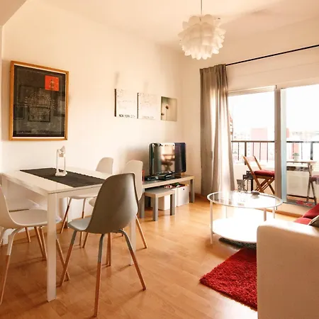 Apartment Luminoso. Comodo. Acogedor. Wifi. Junto A Ave