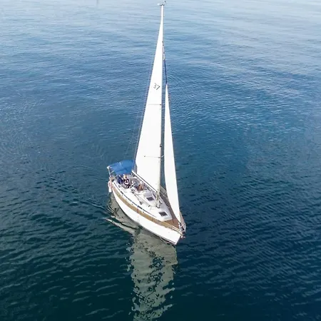 Velero Shabbak Botel *