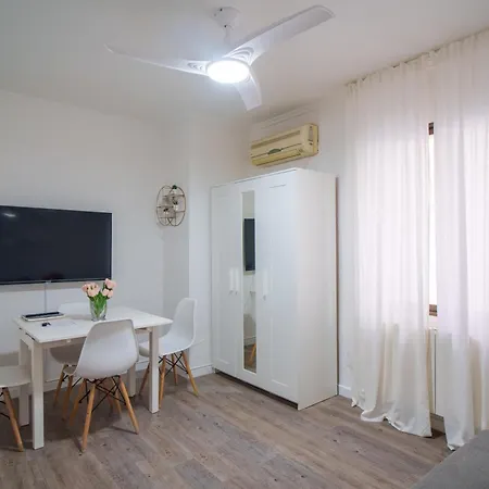 Recently Renovated Near The شقة *