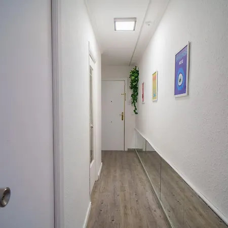 Recently Renovated Near The شقة