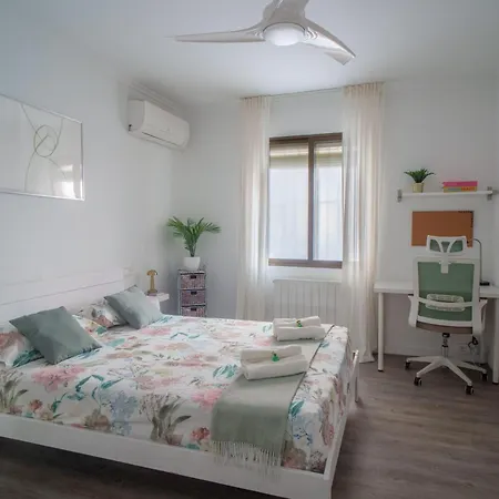 Recently Renovated Near The فالنسيا