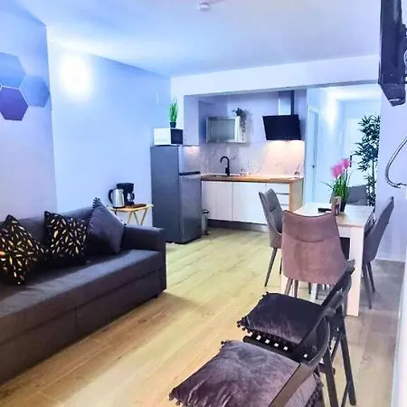 Ynfinity فالنسيا