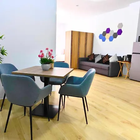 Apart-hotel Ynfinity 3*