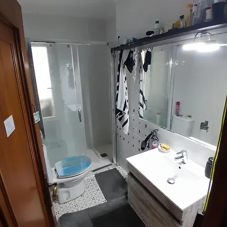 Kleines Gemuetliches Zimmer In Gemeinsamer Wohnung Mit Geteiltem Bad Valencia