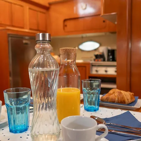 Úszó hotel Master&commander *