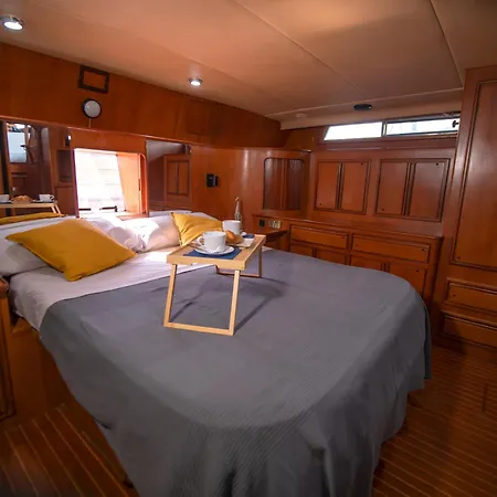 Hotel en barco Master&commander *