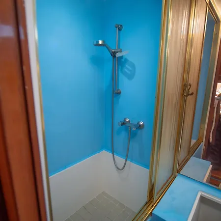 Úszó hotel Master&commander