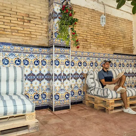 بيت شباب Som *