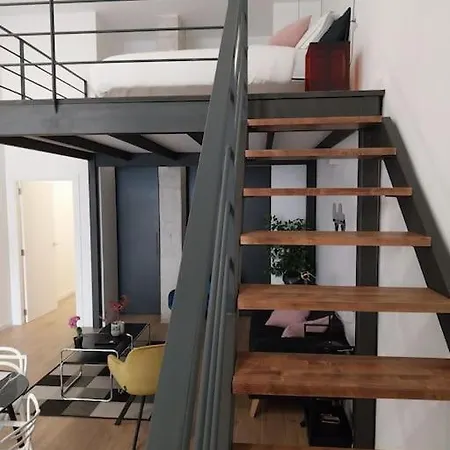 Stylish Loft In Vibrant Apartman *