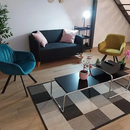 Stylish Loft In Vibrant Apartman