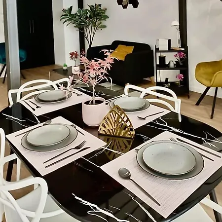 Stylish Loft In Vibrant Apartman *